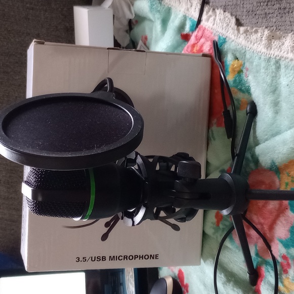 3.5/USB Microphone - Picture 3 of 5